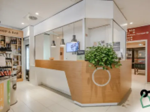 ホティデイ コモ パオリ コモのホテル