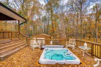 Private Hot Tub on 10 Acres: Cozy Catskill Getaway Hotels in Catskill
