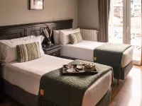 Lennox Ushuaia Hotels near Saint Christopher