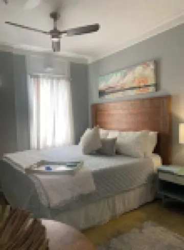 Cozy studio in the heart of Seaside walking distance to the beach