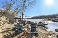 Big Bear Bungalow Stay on Ozark Waterfront - parcheggio