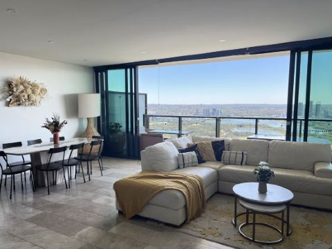 Luxury Penthouse with Panoramic Skyline Views in Sydney Olympic Park