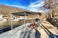 Little Bearcat Bungalow Stay on Ozark Waterfront - parcheggio