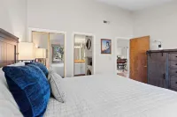 Hikers Hideaway Cozy Resort Condo w/ Pool & More - vue sur la montagne
