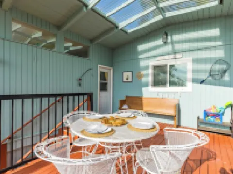 Wolf Beach Cottage by AvantStay Harbor Views Hotels in Langley