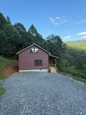 Brand new cabin with HOT TUB, Dock & Lake Access