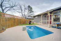 Cocktail Pool! Fredericksburg Bungalow by Main St - 3-Sterne