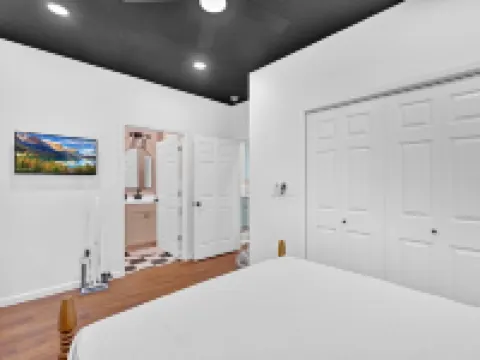 Bristol’s Doo-Wop Den – A 1950s-Themed Retreat with a Modern Twist Hotels in Bristol