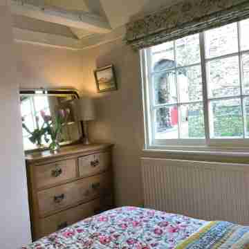 Landgate Cottage is opposite the 14th Century entrance to historic Rye town Rooms