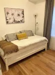 New 2 BR APT: amazing location, spotless, free private parking. Hotels in 
