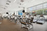 Modern City Views Downtown Dallas 1-bedroom Condo Free Parking, Gym, Pool