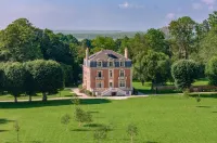 Manor house with tennis court a few minutes from Beuvron sur Auge فنادق في Hotot-en-Auge