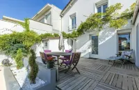 Grande Maison Avec Terrain DE Petanque 3 Chambres Proche Paris Hotels in Maisons-Alfort