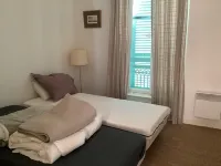 Charming 2-bedroom apartment with garden in the center of town for rent Hotels in Allevard