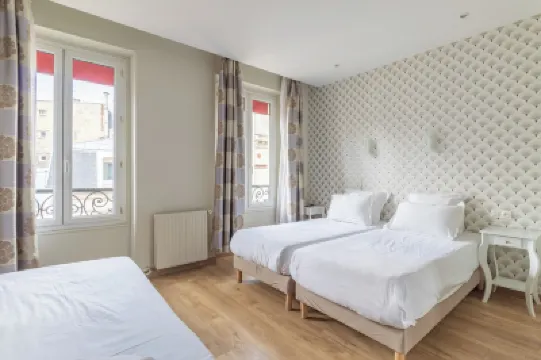 Hotel Riviera Hotels near Montmartre