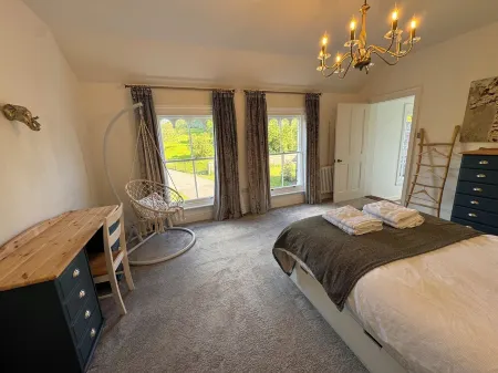 Stunning cotswold, period country house, hot tub, great for extended family Отели в г. Глостер