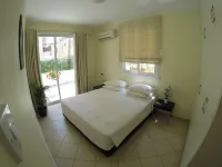Kato Paphos Suites - 1-Bed Apartment, Great location, Pool view, Wi-Fi & a/c.