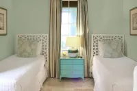 2 Bed 2 Bath Waterfront House located in Schooner Bay, Abaco Hotels in Schooner Bay