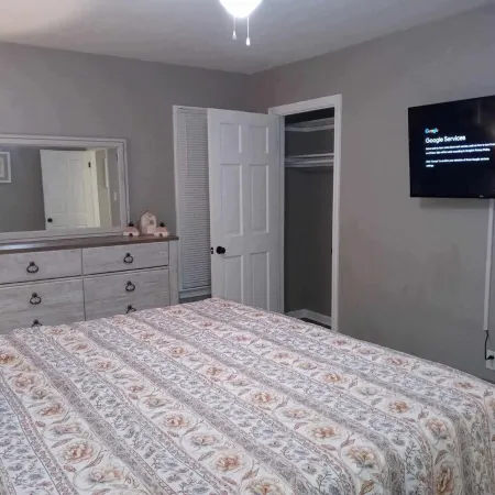 NEWLY REMODELED 2 BEDROOM DUPLEX