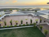 Modern 2-story beach house retreat with amazing view and privacy. Hotel a Sibulan