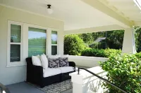 Cozy Craftsman Cottage in Calistoga