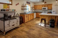 NEW 4-bedroom house , VIOLA SUITE SPOT  check out the GREAT rates for 2025