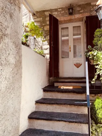 The hamlet of Torno - La Piccola Отели в г. Торно