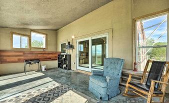 Lakefront Country Home w/ Waterslide & Trampoline!