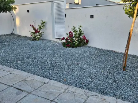 NEW Luxury 2-Bedroom House- Heated Salty Swimming Pool, Sauna and Garden Отели в г. Агиос Тихонас