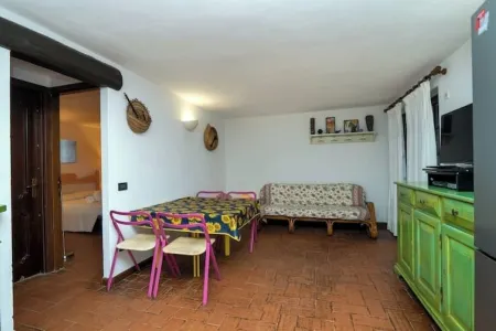 Three-room apartment for 5, on the beach