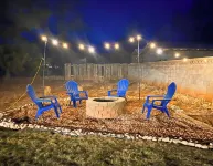 Backyard Oasis - Downtown - Retro Chic - King Bed