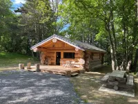 Wooden chalet with all comforts in a forest setting 2 km from the village by footpath. Hotels in Le Chambon-sur-Lignon