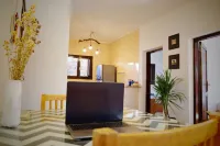 Modern Comfort - 2BR Steps from Beach & Cafés