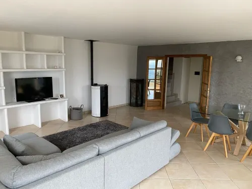 Spacious villa with pool in Nice