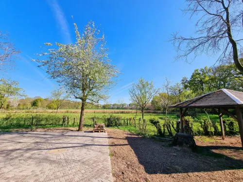 Die alte Waldkate - Cozy vacation home in a forest location فنادق في Kevelaer