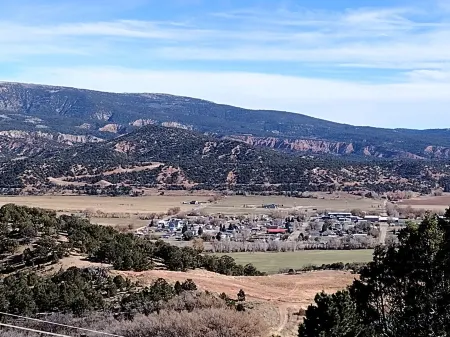 Enchanting cabin with WiFi in Tabiona - 3 bedrooms