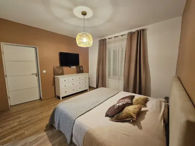 Detached house with garden and terraces near stadium 노흐 병원 주변 호텔