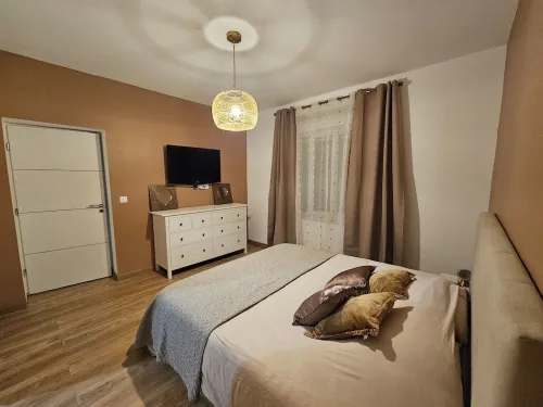 Detached house with garden and terraces near stadium Các khách sạn ở Saint-Priest-en-Jarez