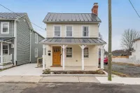 Spacious, Luxury Property - Downtown Leesburg - Wifi