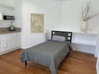 Spacious Studio w/ AC - Near BART/Free Laundry!