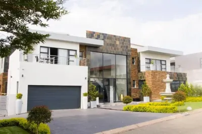 Nova Villa Broadacres - 4 Bedroom Villa - Pool, Jacuzzi, Fire Place & More Hotels in 