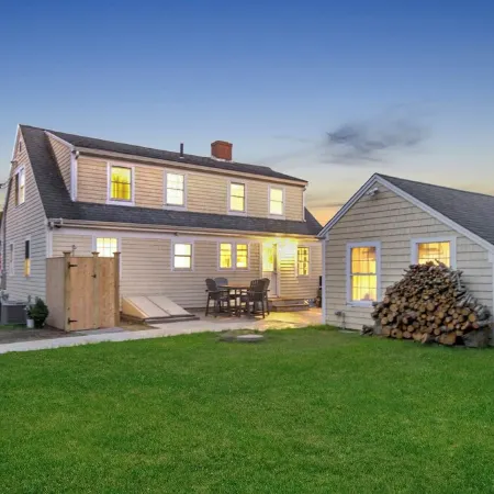 Brand New 5BR - Pool, Hot Tub, A/C – Walk to Beach, Main St Ferry - Sleeps 12