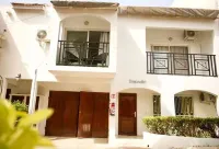 Modern & design villa in Daka Hôtels à : 