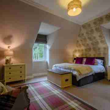 Wattie Cottage - Historic Arts & Crafts House with Loch Views Rooms