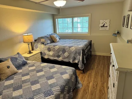 Birchwood Retreat on Tagalong Golf Course with pool and hot tub