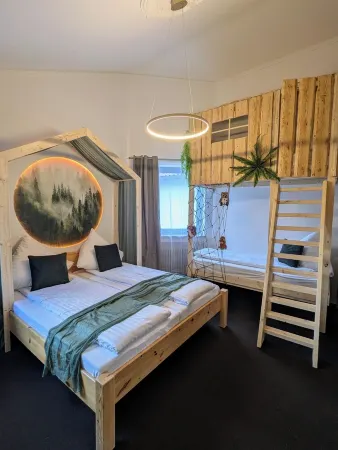 Tree house suite - family-friendly with play corner and unique bunk bed