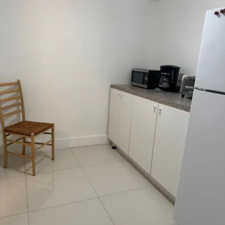 Nice studio with AC in Hallandale Beach Отели в г. Халландейл Бич