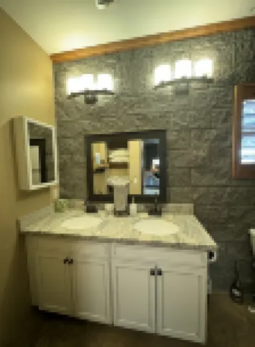 Cozy Cabin in the Pines!!! Close to the Polar Express, Grand Canyon, & Bearizona Hotels in Parks