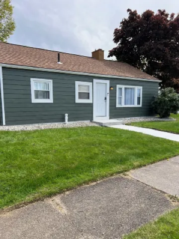 Charming 3-bedroom house in wonderful Erie with AC, WiFi, large driveway