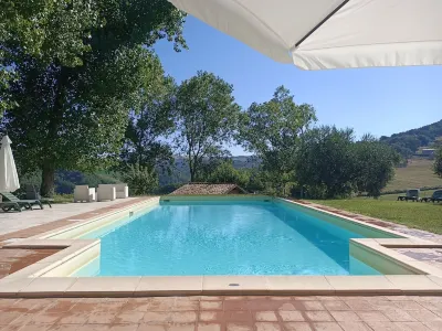 La Casa Dellaia Buntzen Lake 주변 호텔